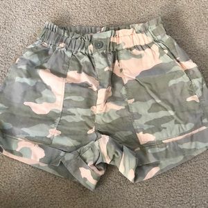 Aerie camo shorts